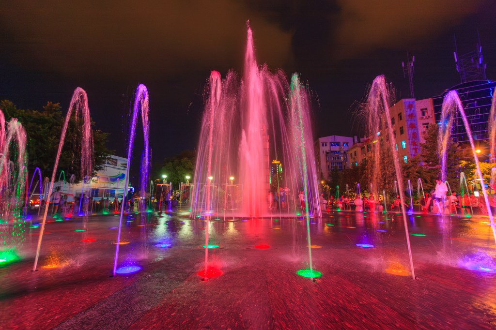 Der Springbrunnen um die&nbsp;Ecke